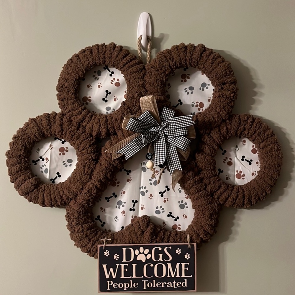 Beautiful Dog Paw Wreath